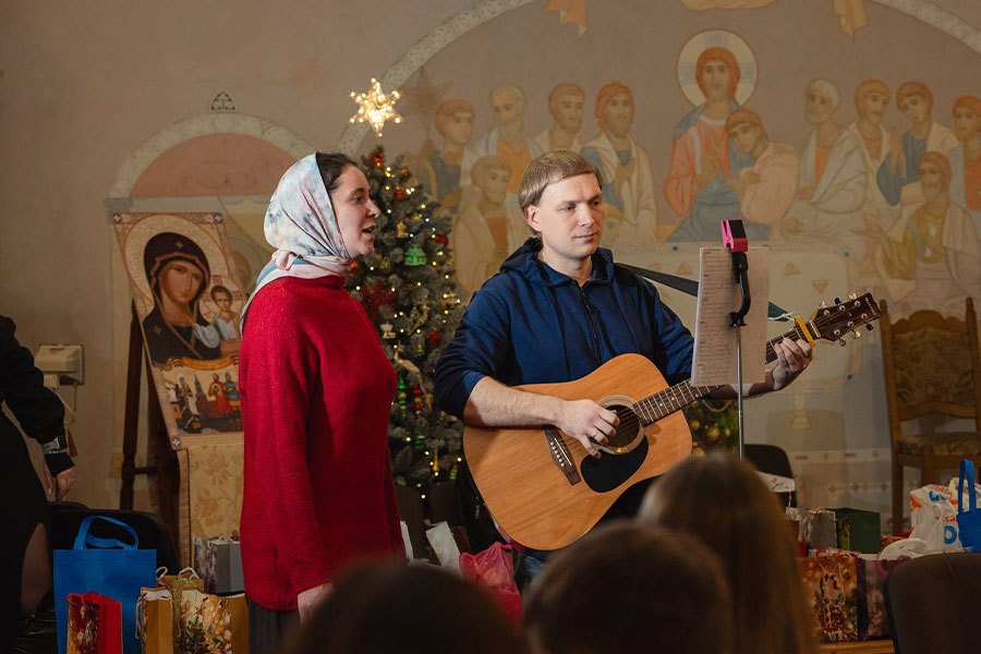 выступление с гитарой