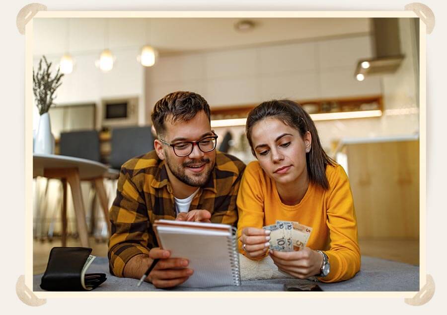 семейная пара посчитывает бюджет