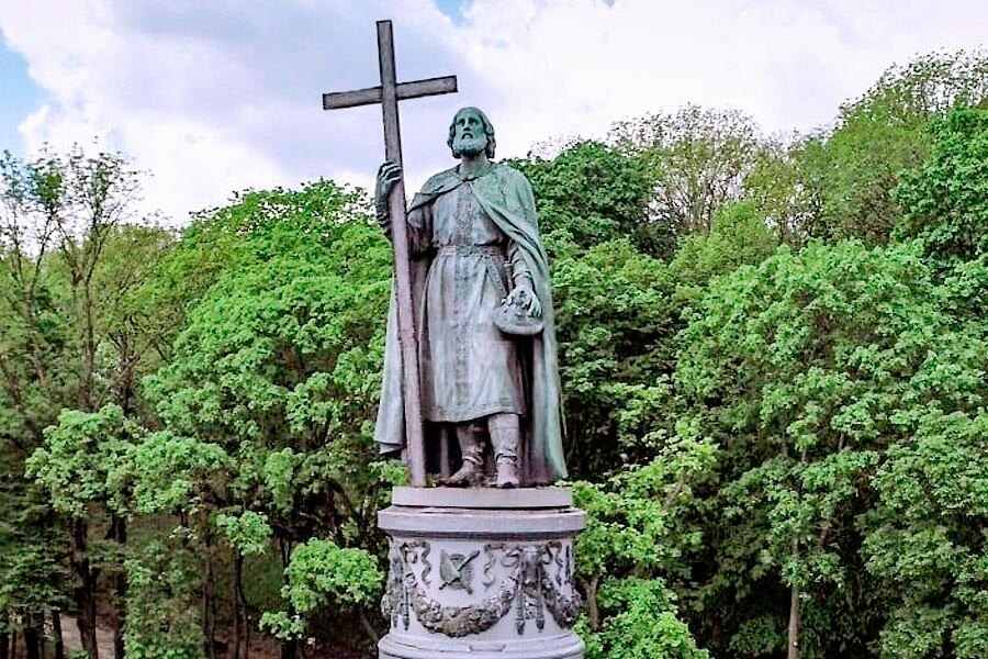 Памятник равноапостольному князю Владимиру 