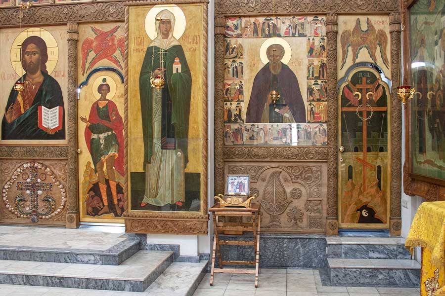 ковчег с мощами в храме