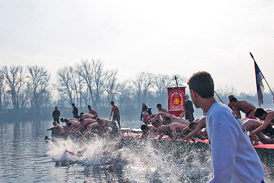 Савское озеро в праздник Крещения Господня
