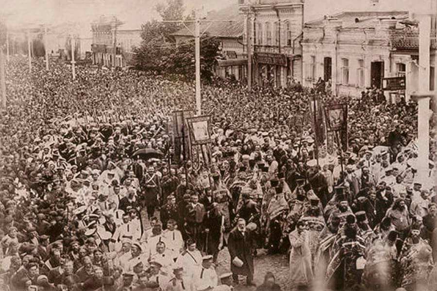 Крестный ход с Курской-Коренной иконой