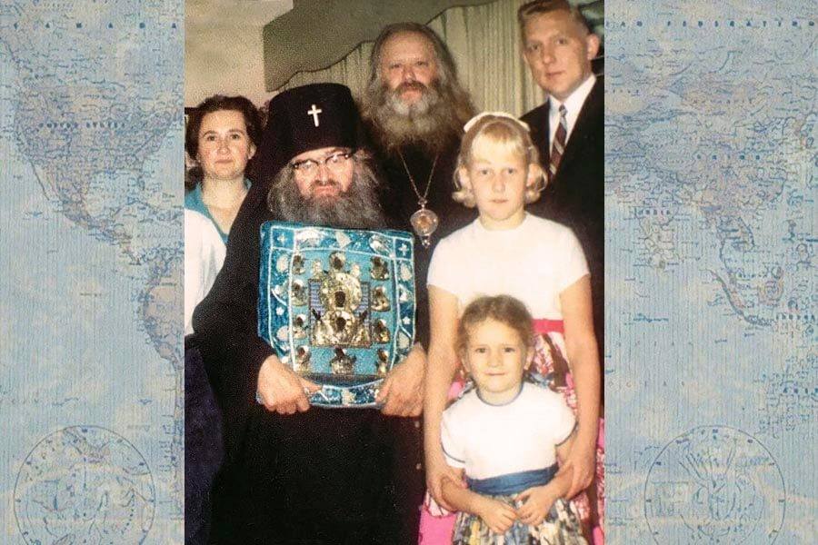 Святитель Иоанн Шанхайский с чудотворным образом