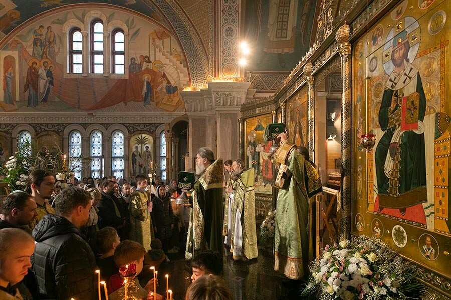 протоиерей андрей лемешонок с чашей