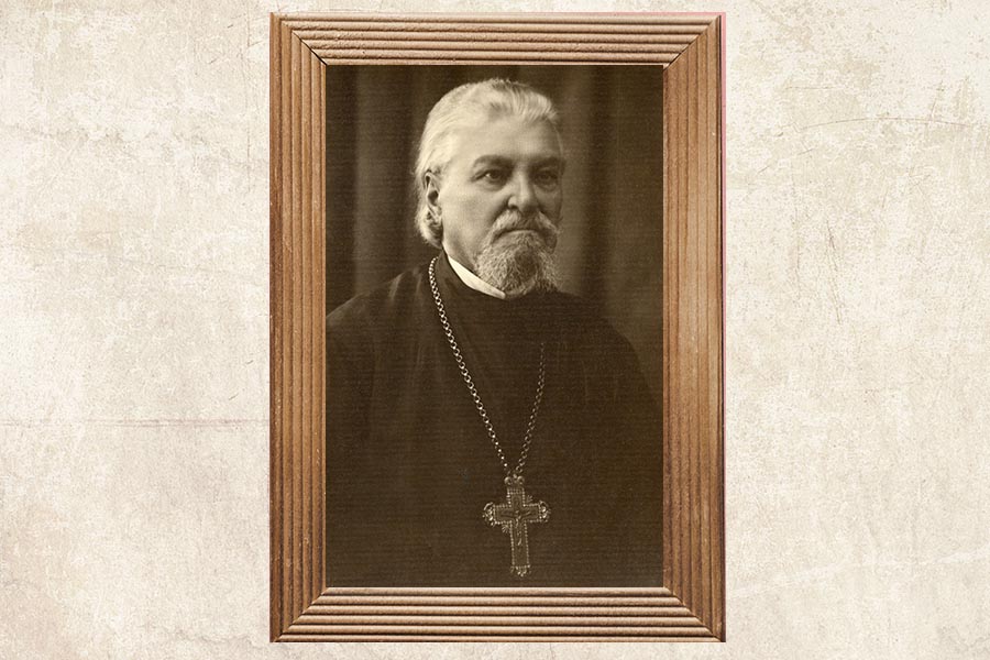 священник