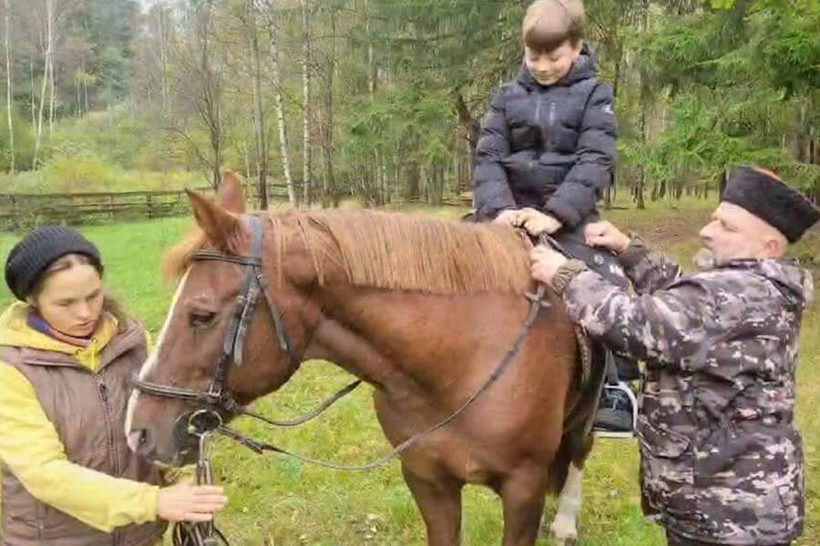 ребенок на лошади