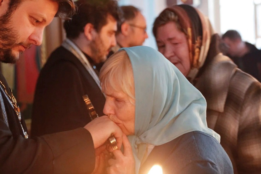 целование креста 