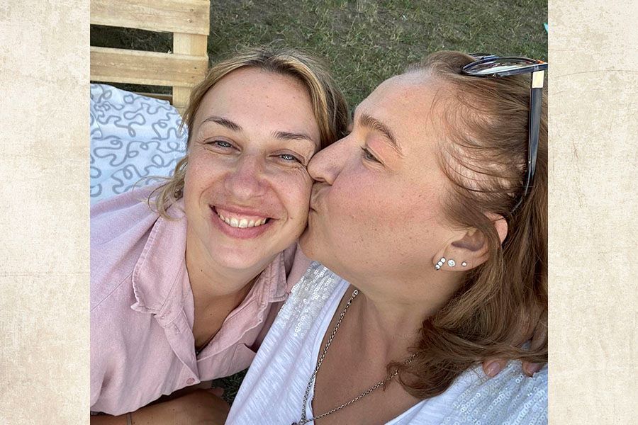 С двоюродной сестрой Ольгой