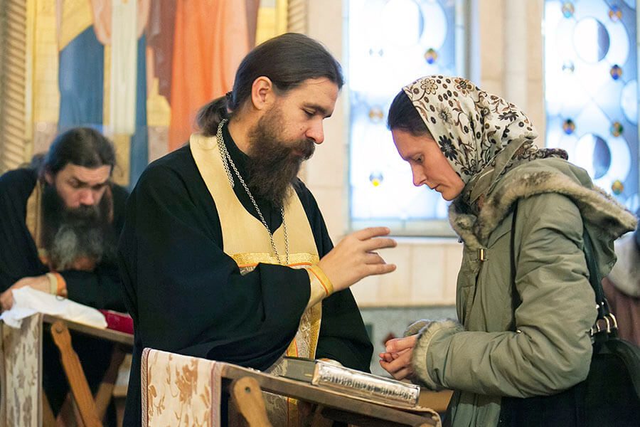 на исповеди у священника