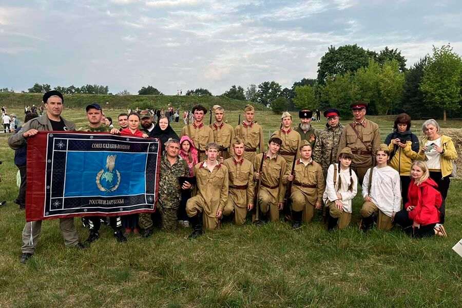 группа в военной форме