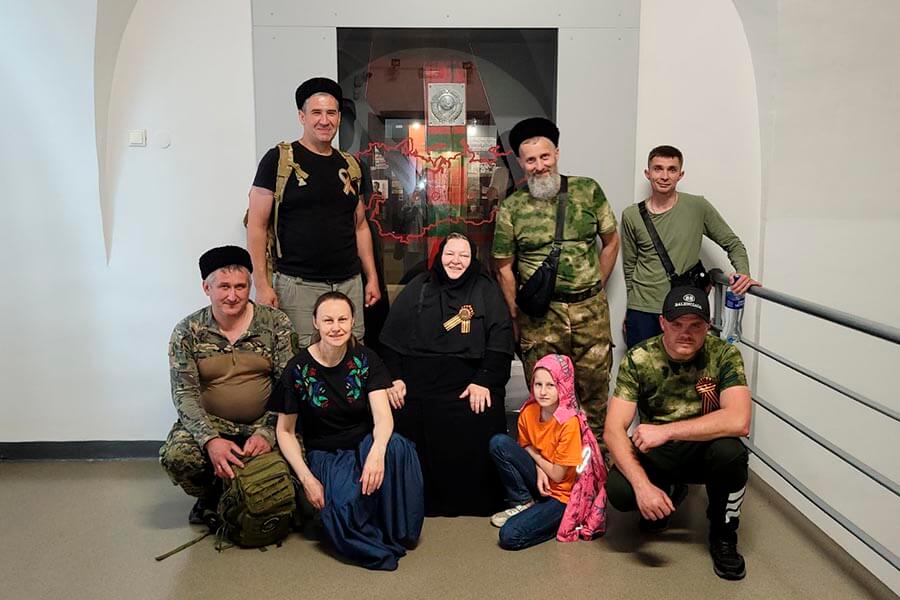 радостные паломники