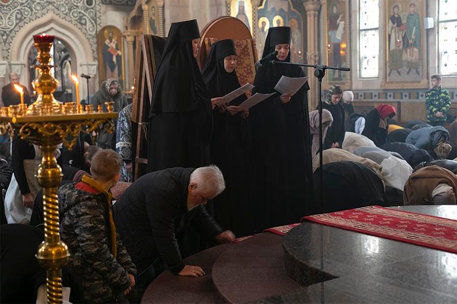 монахини поют