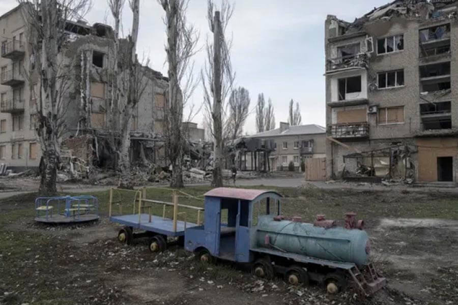 разрушенный двор