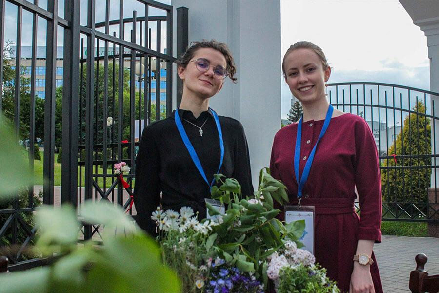 сесстры волонтеры