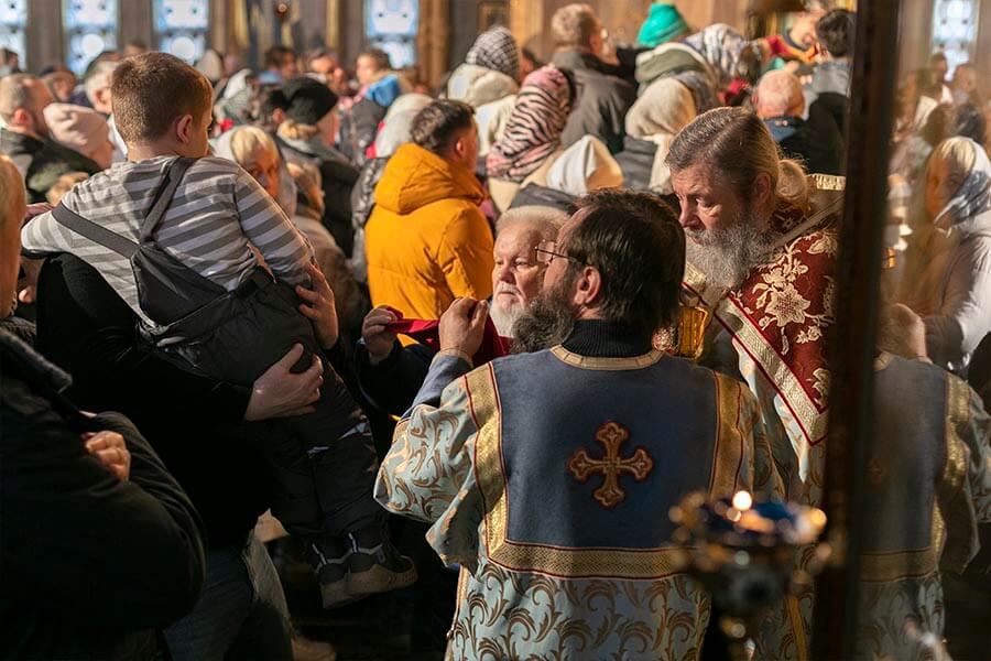 причащение прихожан