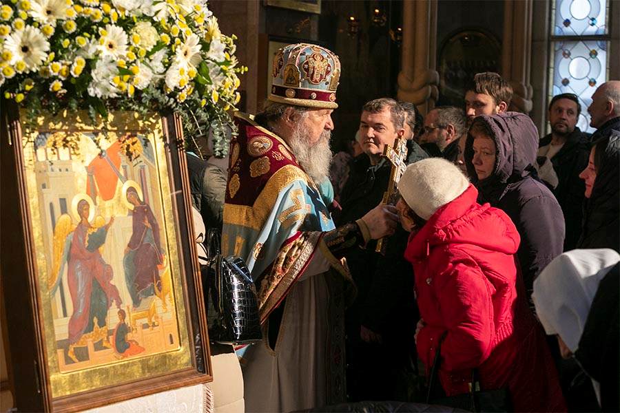 целование креста