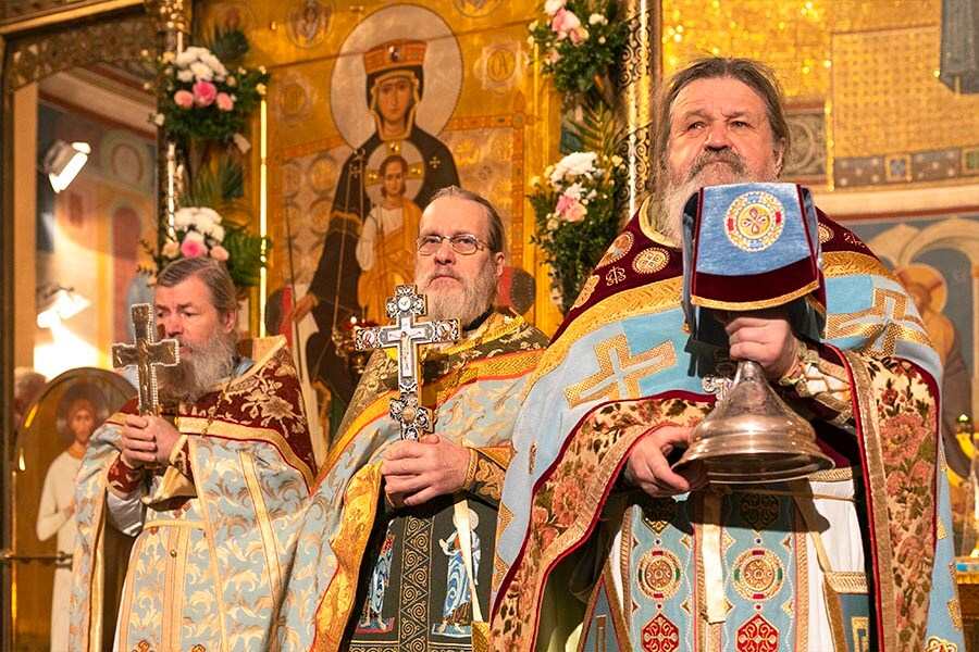 священнослужители свято-елисаветинского монастыря