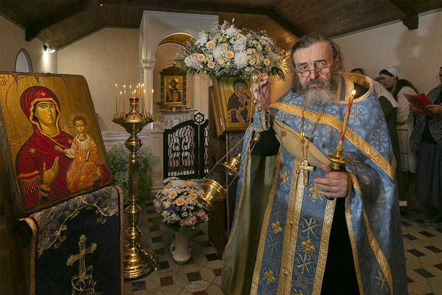 священник свято-елисаветинского монастыря