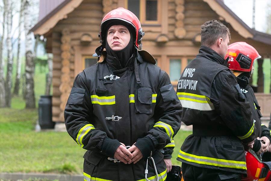 молодой спасатель