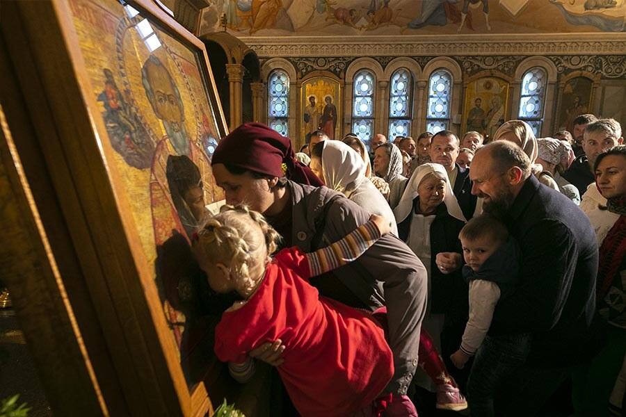 дети на празднике в храме