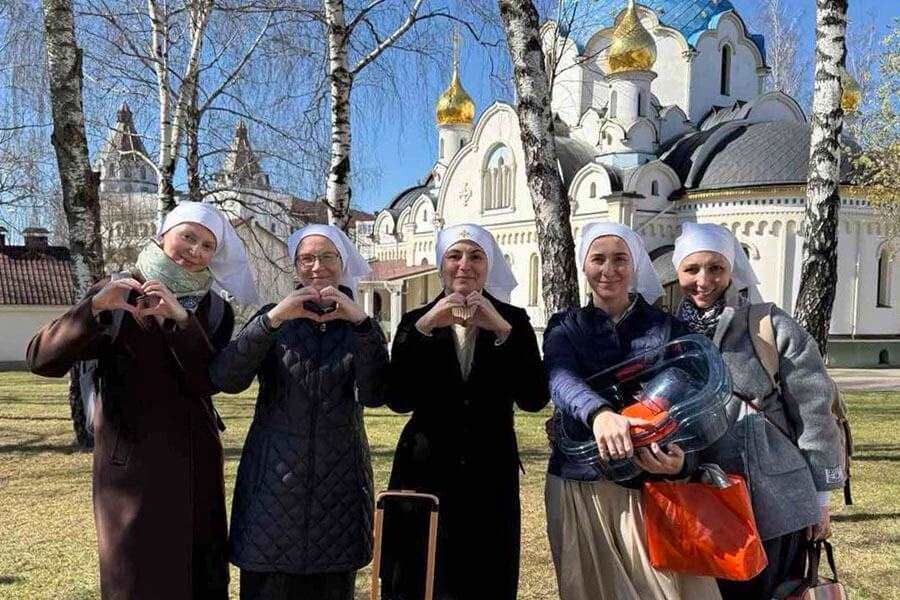 сестры с любовью