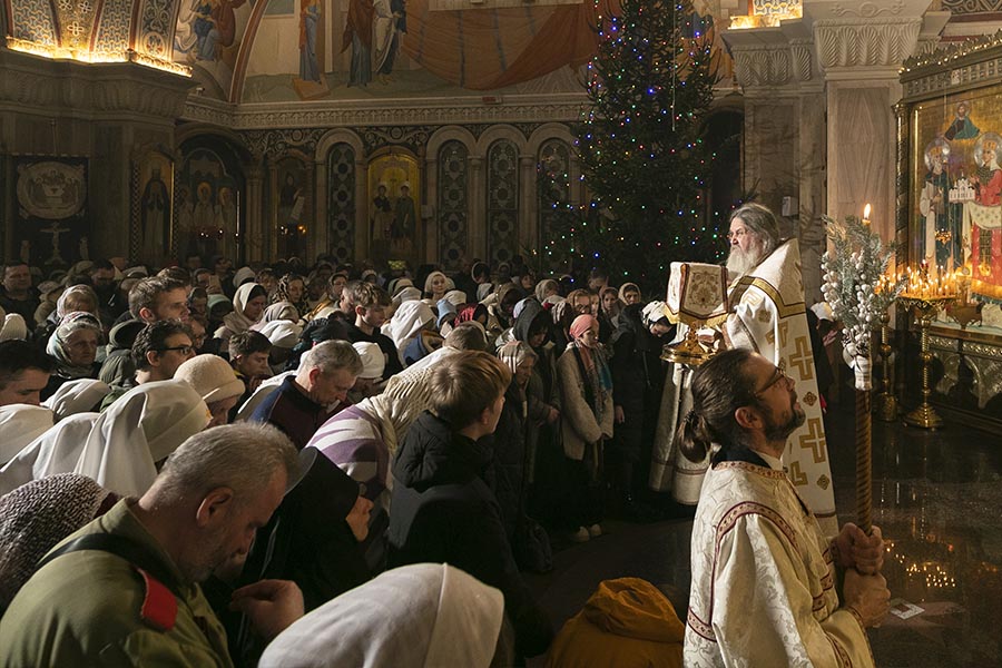 духовник обители с Чашей