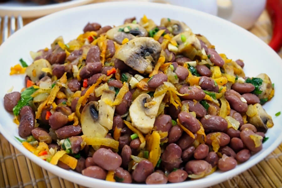 Салат Грибы с фасолью и морковью