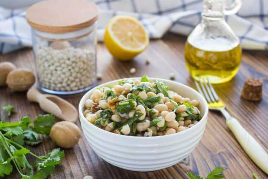 Салат из фасоли с орехами