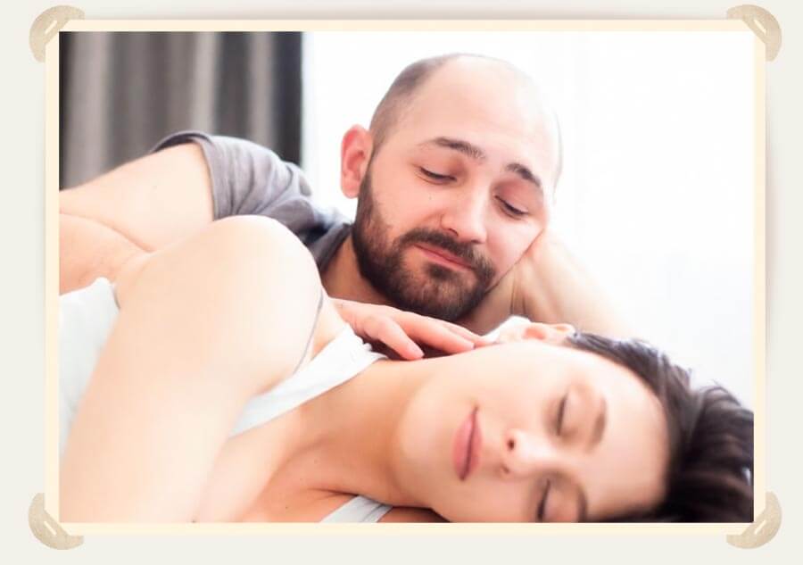 счастливая семейная пара