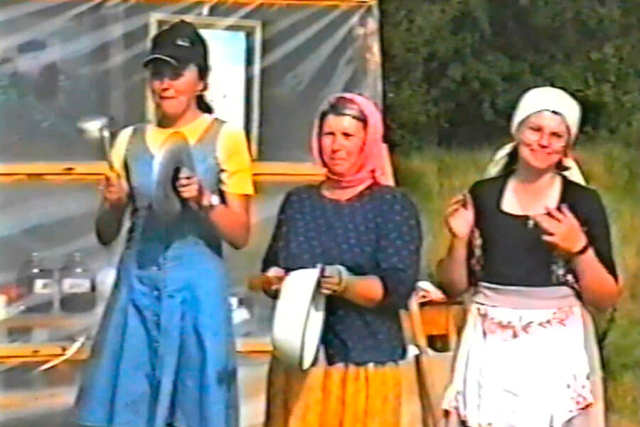 три девицы