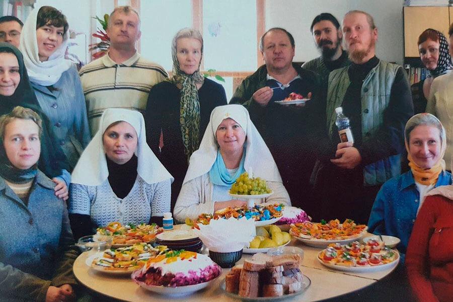 праздничный стол на работе 