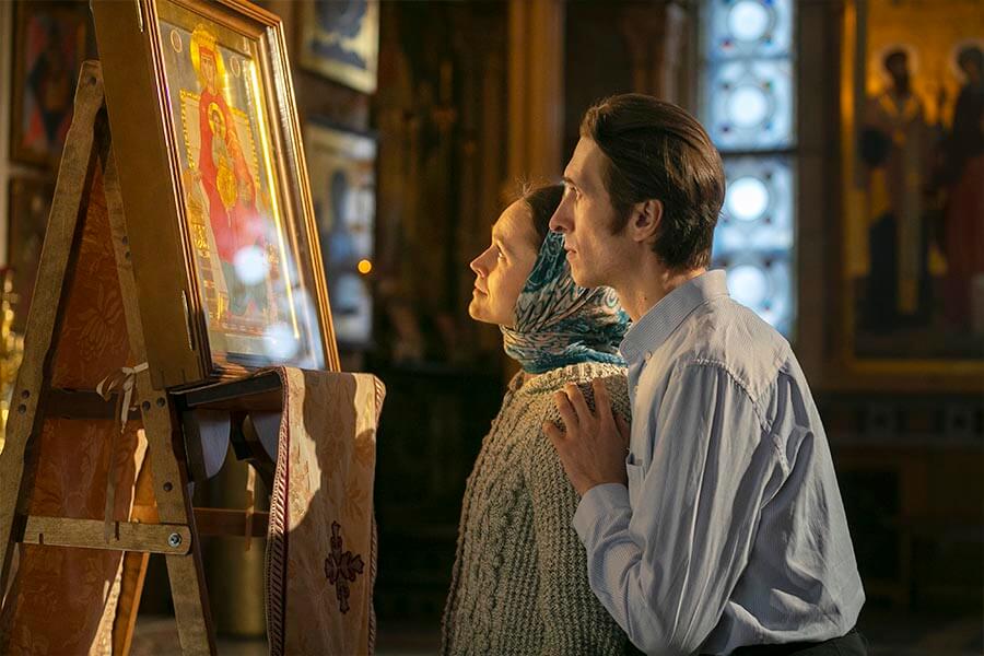 семья в храме