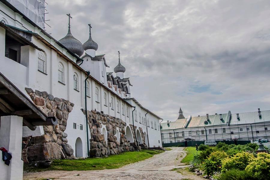 древний монастырь