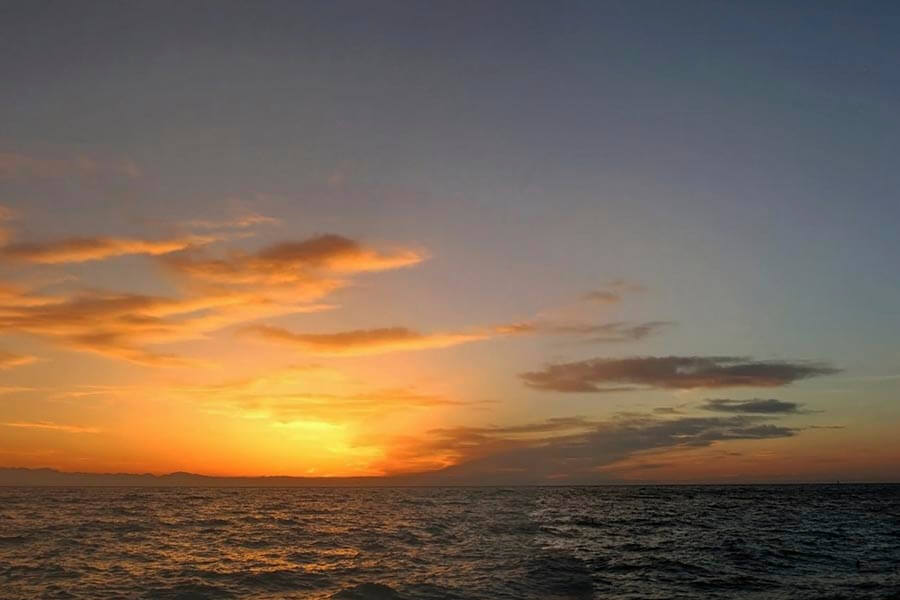 море