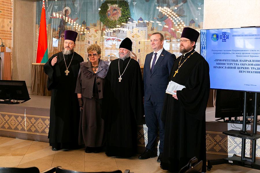 священнослужители