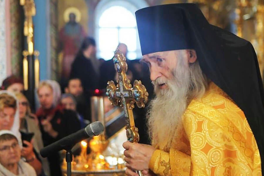 старец илий с крестом