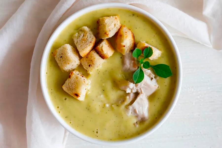 Суп-пюре из кабачков и курицы фото