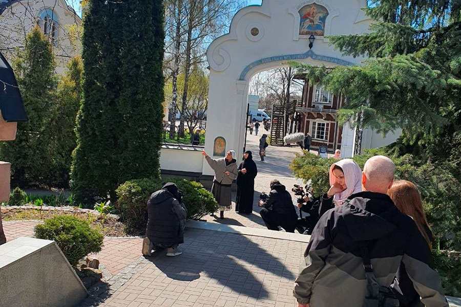 врата монастыря