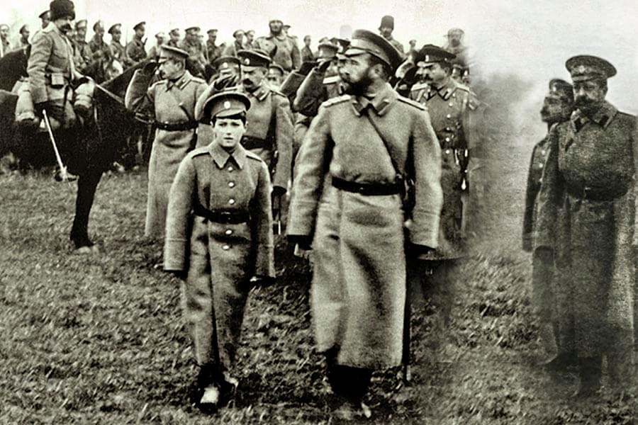 Император с Цесаревичем на фронте