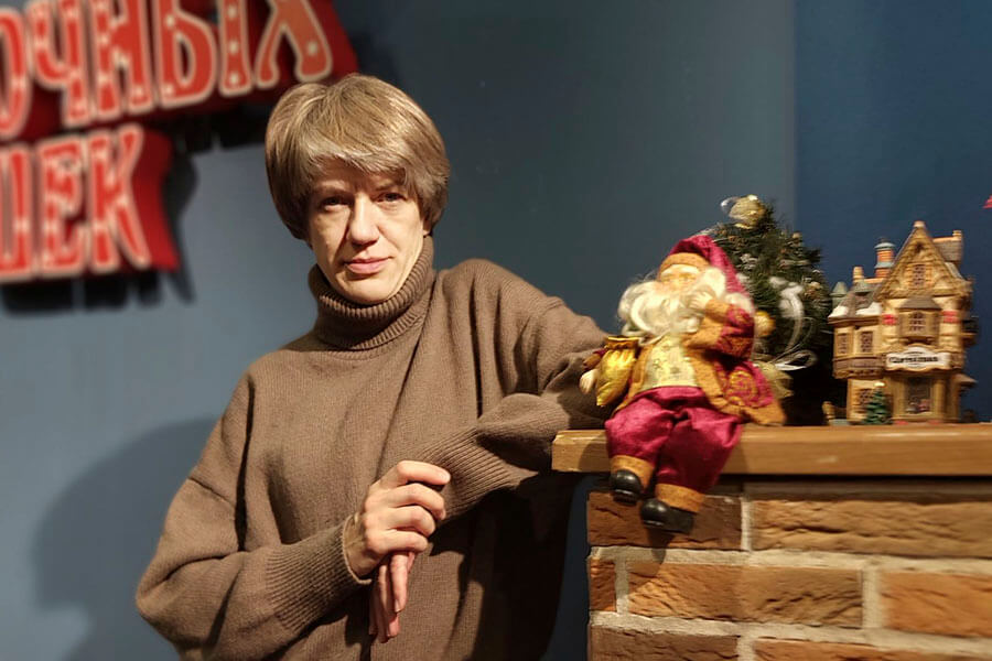 усыновительница