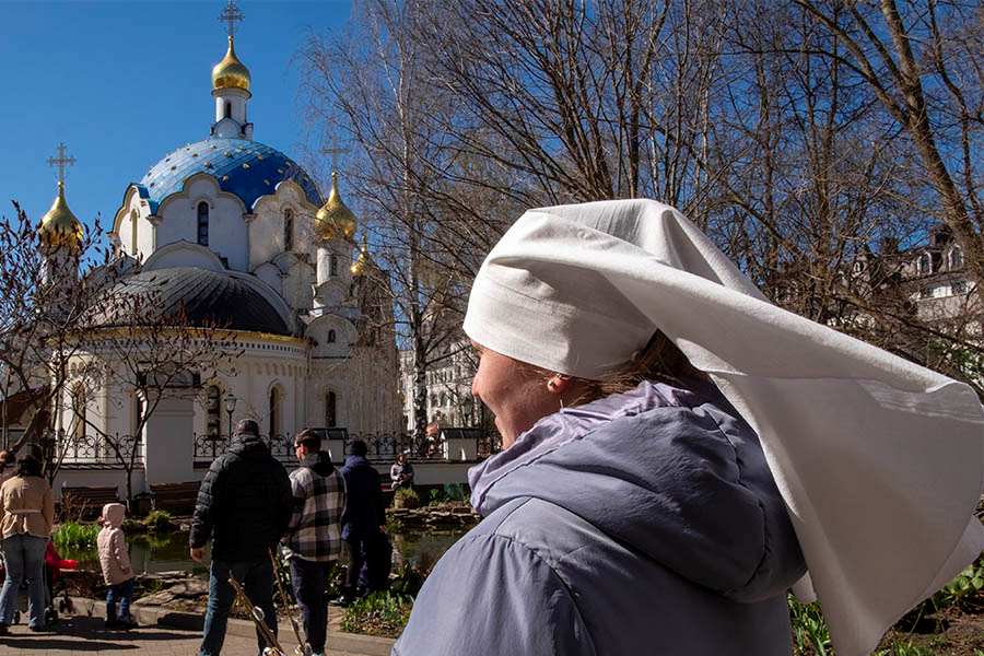сестра милосердия в монастыре