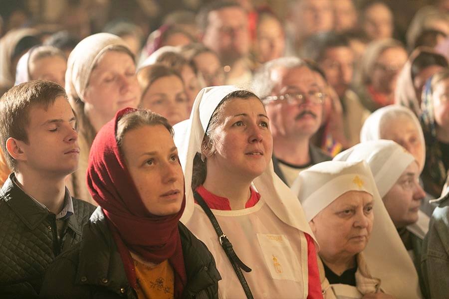 молящиеся сестры