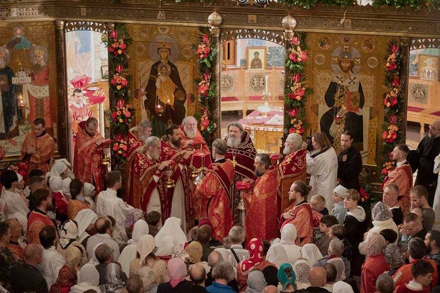 священнослужители свято-елисаветинского монастыря