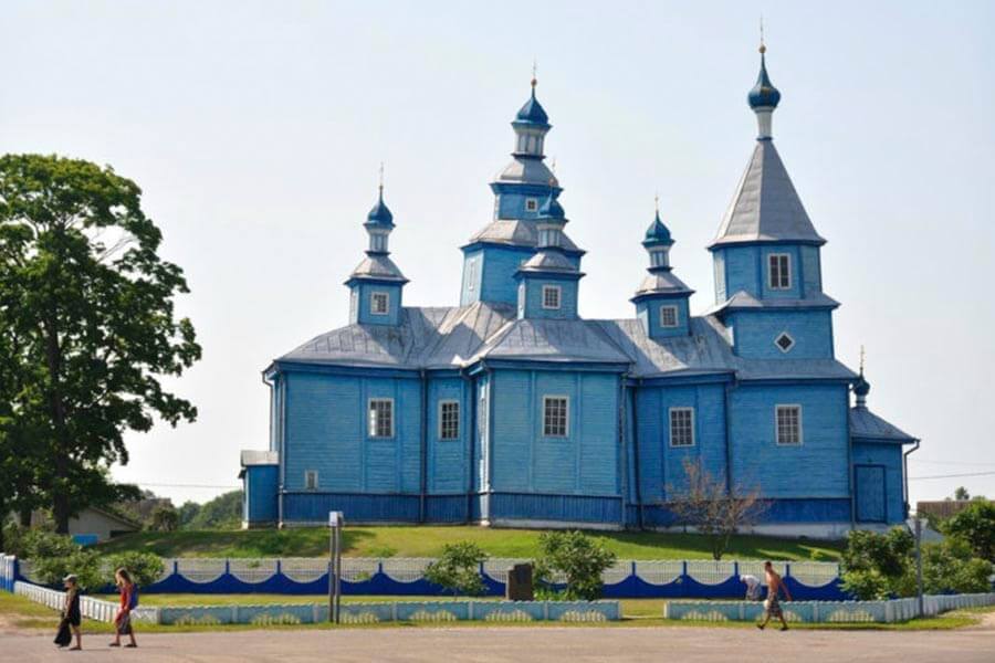 храм в голубом цвете 