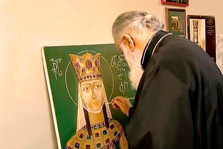 Блаженнейший Патриарх Илия II пишет икону 