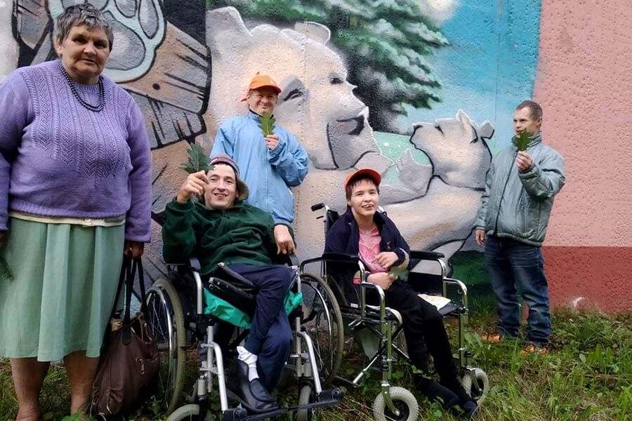 ребята в инвалидных колясках