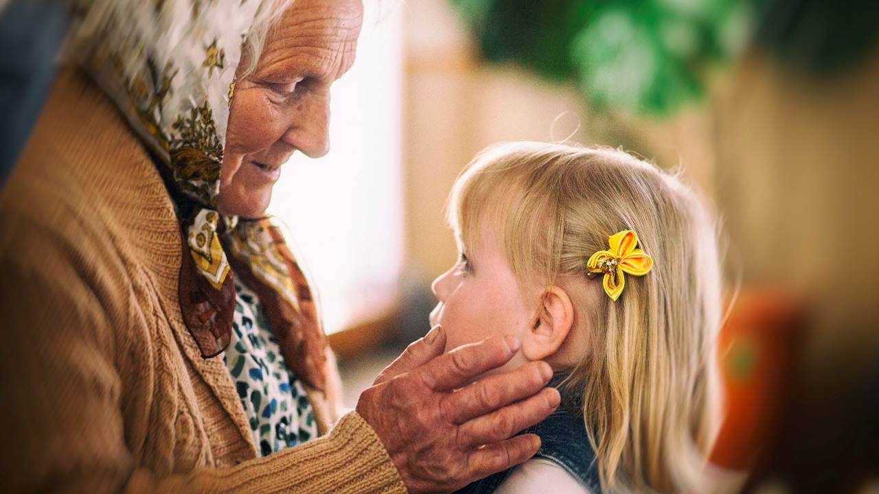 бабушка с внучкой