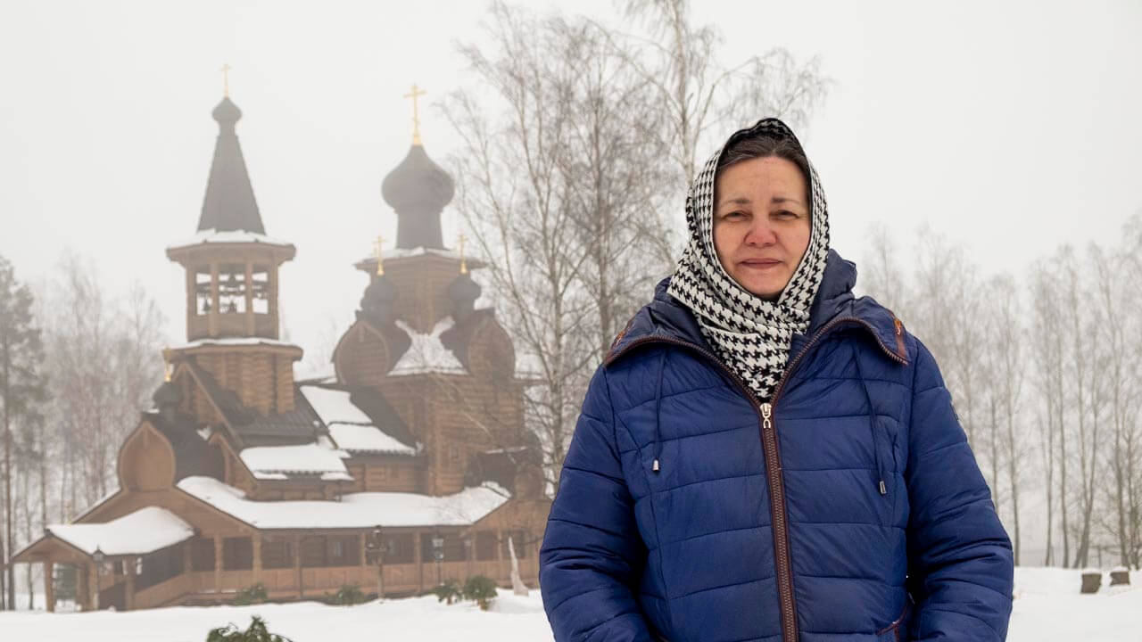 сестра с женского подворья