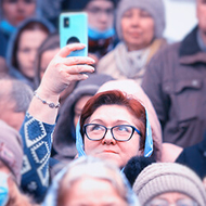 Не грех ли публиковать свои фото в соцсетях?