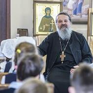 «Кто такие ангелы»: состоялась беседа учеников школы «Ихвис» с духовником монастыря